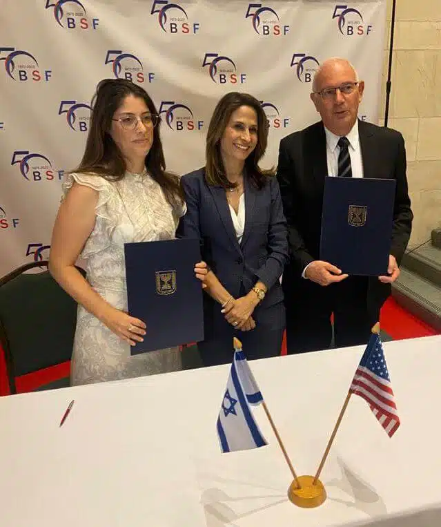 In the photo, from right to left: Prof. Avi Israeli, chairman of BSF; Minister of Innovation, Orit Farkash HaCohen; Director General of the Ministry of Innovation, Science and Technology, Hila Hadad Hamelnik. Photo credit: Shmulik Almani.