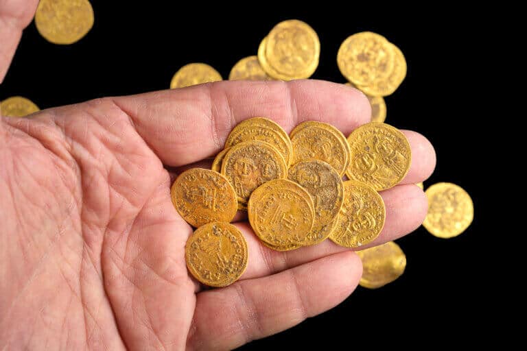 The treasure of gold discovered in Banias. Photo: Dafna Gazit, Antiquities Authority