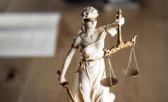 אלת הצדק העיוורת תמיס. איור: depositphotos.com