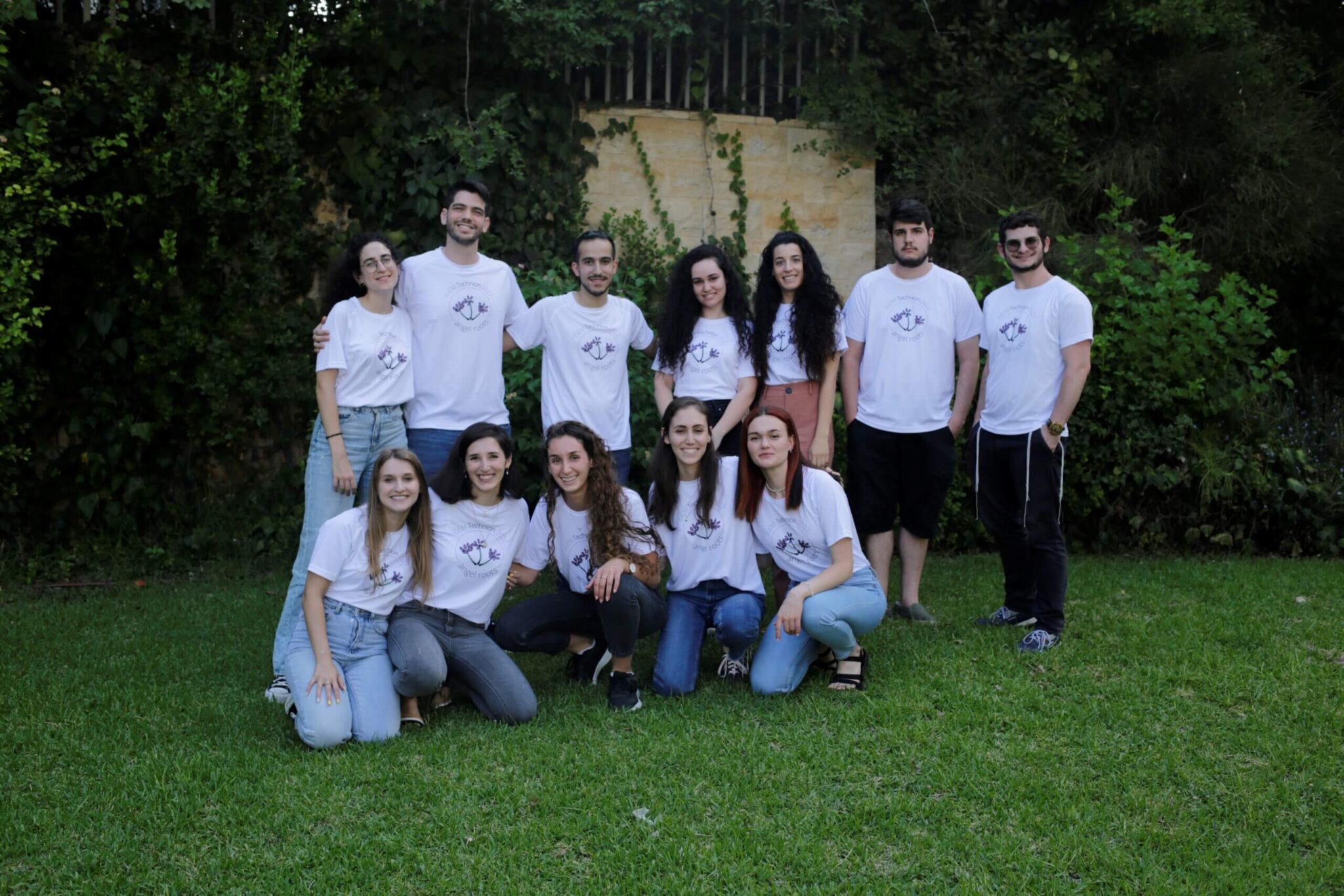 קבוצת iGEM טכניון לשנת 2022. מימין לשמאל, עומדים: איסר סנוימן, עמית נלקין, נובה נוימן, בראאה ראשד, מתן חורי, רן בן חיון ויסמין חביב; יושבים: אירינה שקליקוב, ראש הקבוצה מאיה לרמן, מזל פרג', רעות לאופר ויאנה שקלובסקי. קרדיט צילום: דוברות הטכניון