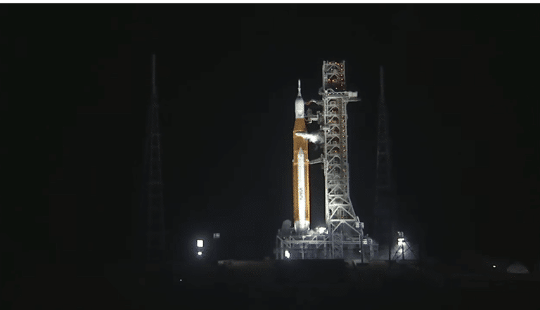 Artemis 1 on the launch pad, 16/11/22. Screenshot from NASA TV