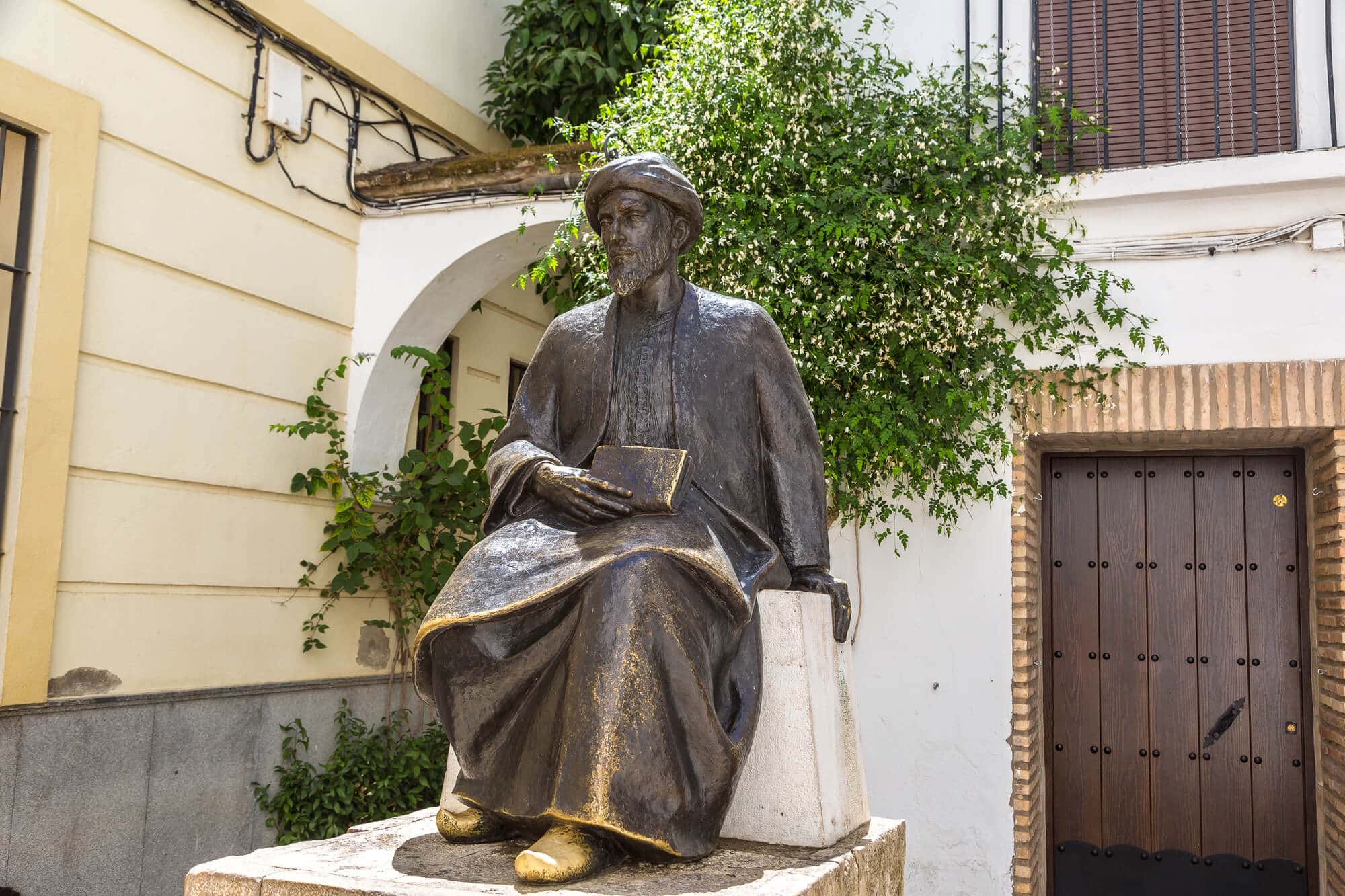 تمثال موسى بن ميمون في قرطبة، إسبانيا