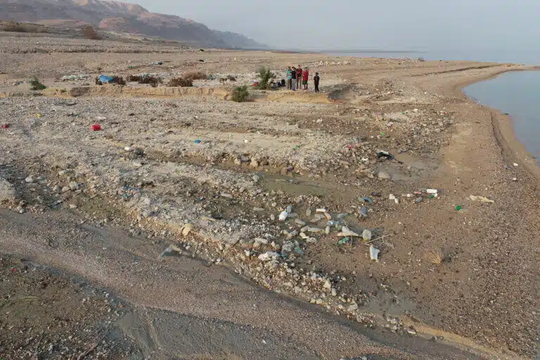 القمامة عند مصب نهر قدرون في البحر الميت. تصوير: د. غور مزراحي، جامعة حيفا