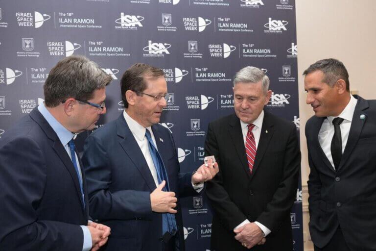 From left to right: Minister of Innovation, Science and Technology Ofir Akunis, President Yitzhak Herzog, NASA Vice President Bob Kabana, and Director of the Israel Space Agency Uri Oron, at the Ramon International Space Conference. Photo: Amos Ben Gershom/L.A.M.