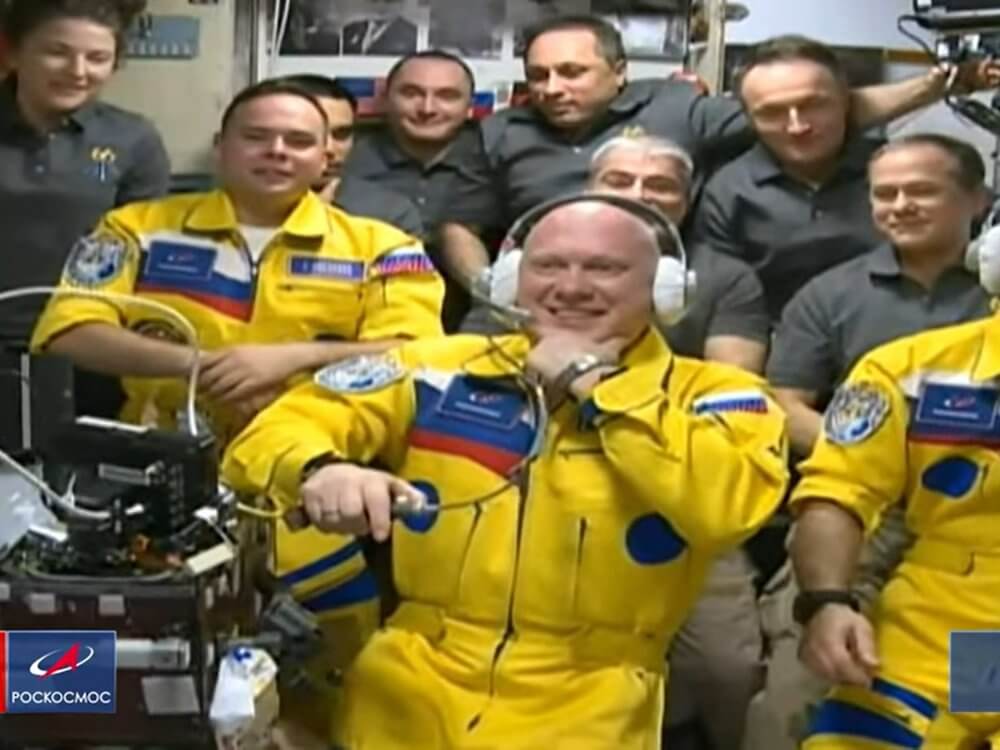 Three Russian cosmonauts wore spacesuits in the colors of the Ukrainian flag - blue and yellow, March 2022. In Russia they say that there is no connection between the cosmonauts' clothing and anything on Earth. They have since been replaced by more docile cosmonauts. Photo: Roscosmos