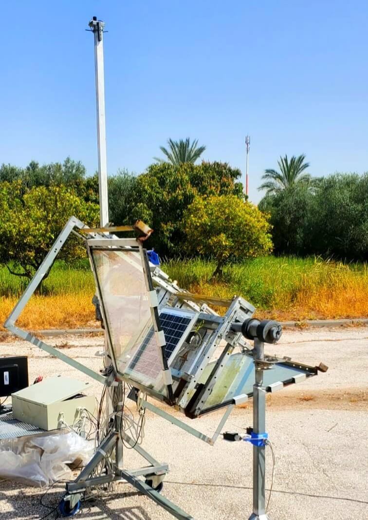 A prototype of an agri-voltaic system with spectral splitting - Volcani Institute photo