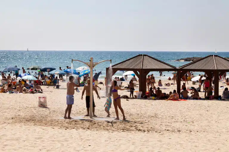 קיץ בחוף בתל אביב. המחשה: depositphotos.com