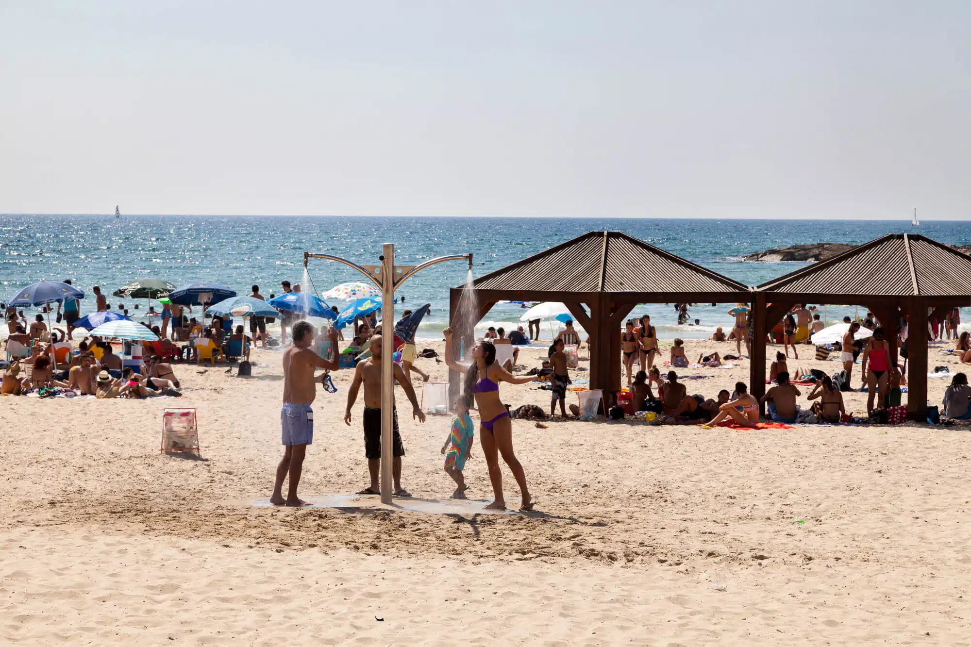 קיץ בחוף בתל אביב.  <a href="https://depositphotos.com. ">המחשה: depositphotos.com</a>