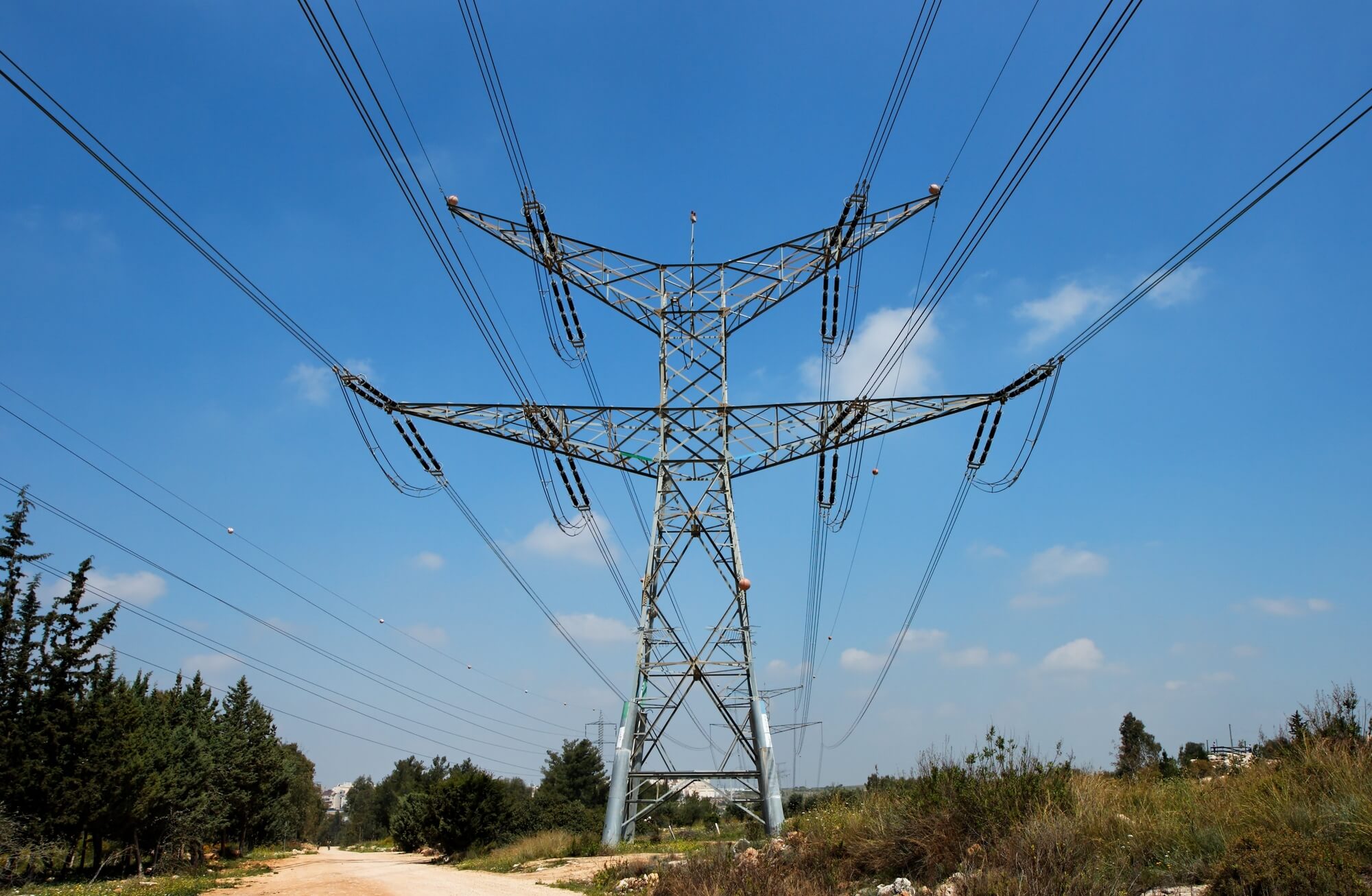 A high voltage transmission line in the Israeli electricity grid. Illustration: depositphotos.com 