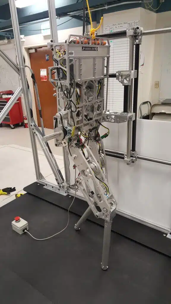 אלגוריתם בקרה שפיתחו חוקרים בטכניון ואשר מסייע לרובוטים ללכת על משטחים חלקים. צילום באדיבות החוקרים