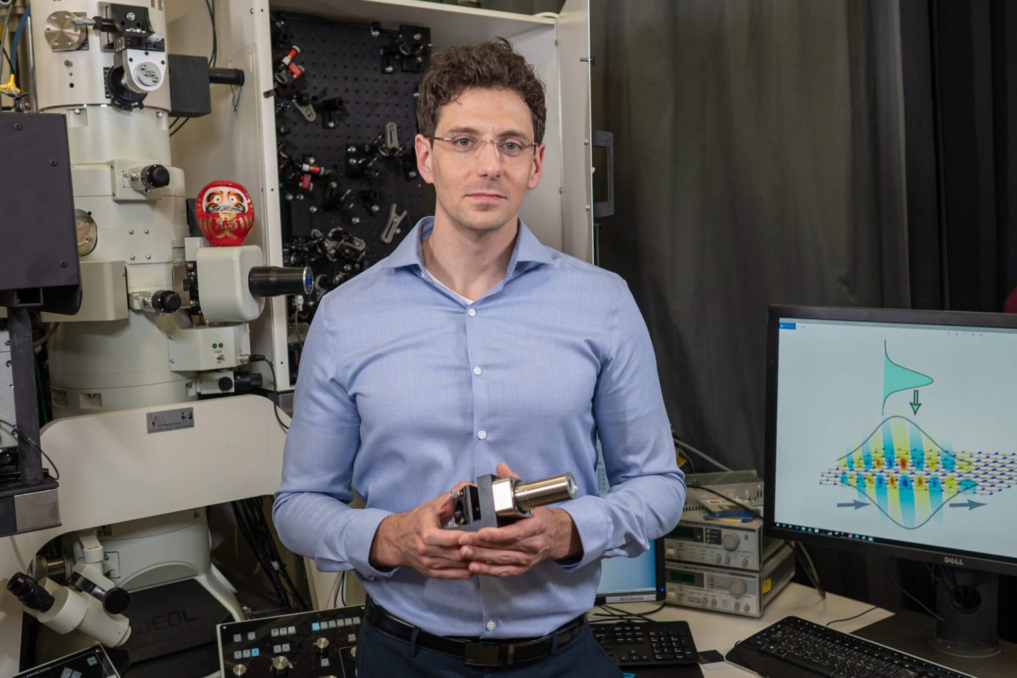 Prof. Ado Kaminer in his laboratory. Photo: Nitzan Zohar, Technion Spokesperson