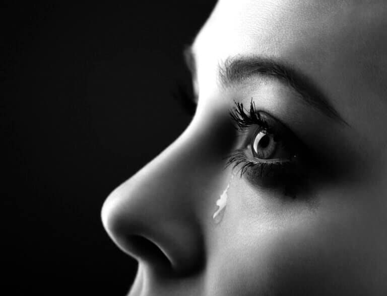 The tears flow by themselves. Illustration: depositphotos.com