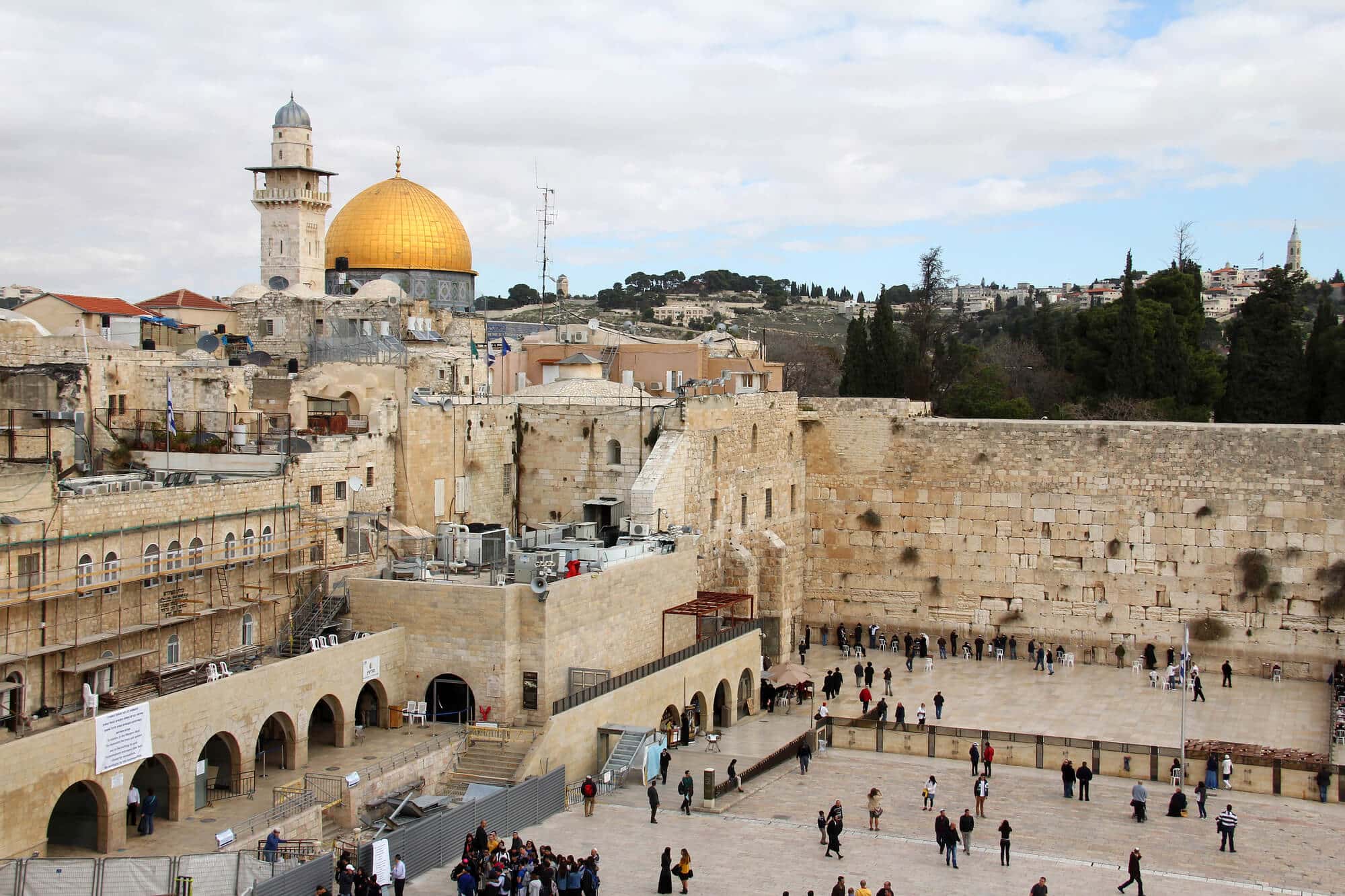 אתרים יהודים, נוצרים ומוסלמים בירושלים. באיזורים יבשים יותר. <figcaption class=