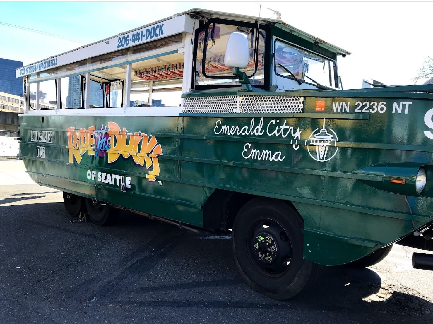 Duck-shaped amphibious bus, Seattle, 2018. Photo: Avi Blizovsky