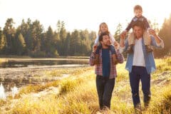 זוג להט"בים עם ילדים. המחשה: depositphotos.com