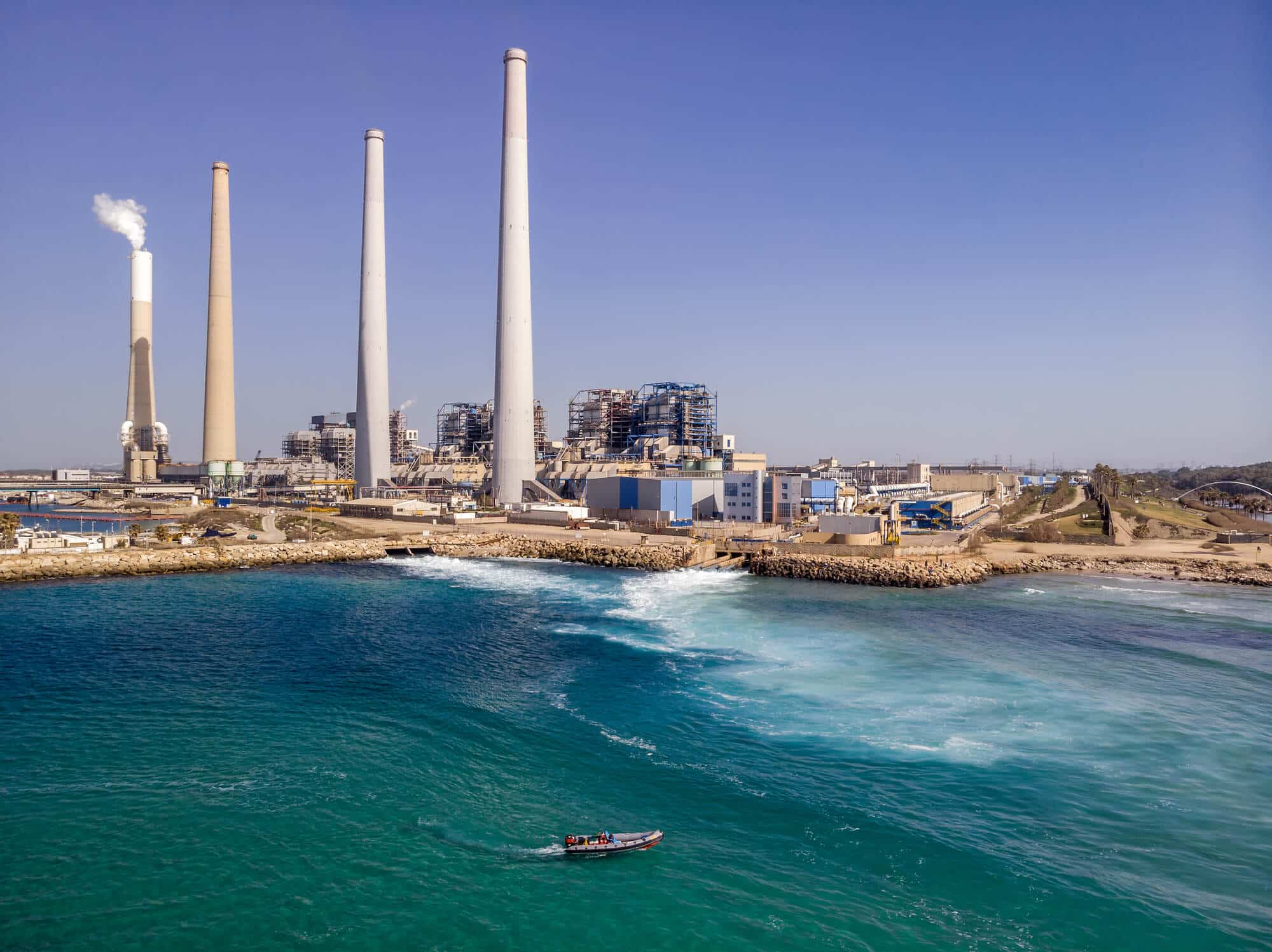 The Orot Rabin power plant in Hadera. The coal-fired units were supposed to be used only in an emergency but they still run continuously. Illustration: depositphotos.com