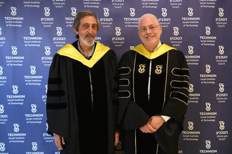Prof. Avi Vigerzon, on the left, and the president of the Technion, Prof. Uri Sion