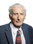 البروفيسور مارتن ريس، الحائز على جائزة وولف في الفيزياء لعام 2024. الصورة مقدمة من مؤسسة جائزة وولف