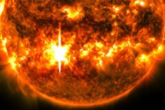 صورة مقربة للتوهج الشمسي المكثف X7.1 في 1 أكتوبر 2024، بواسطة مرصد ديناميكيات الطاقة الشمسية التابع لناسا