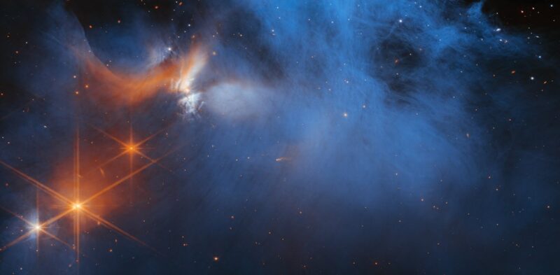 עננים מולקולריים כמו זה, ששמו Rho Ophiuchi, הם אוסף של גז ואבק קרים בחלל היכן שכוכבים וכוכבי לכת יכולים להיווצר. קרדיט: NASA/JPL-Caltech