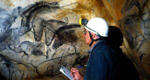 كهف شوبا، من العصر الحجري القديم الأعلى، فرنسا (تصوير: البروفيسور جان كلوت، فرنسا)