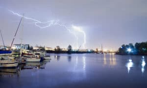 The study focuses on the consequences of powerful lightning strikes for infrastructure in contact with the sea. Illustration: depositphotos.com