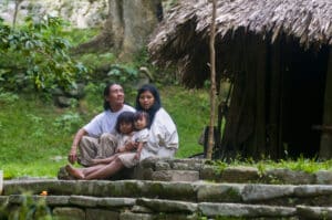 Native American family in a park in Columbia. Illustration: depositphotos.com