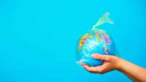 Throwing the Earth in the trash. Climate crisis. Illustration: depositphotos.com