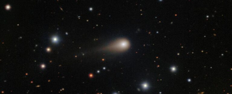 הזנב הגדל של 3I/Atlas. (International Gemini Observatory/NOIRLab/NSF/AURA/Shadow the Scientist)