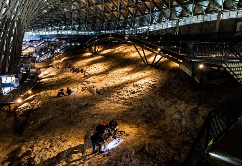 פנים מוזיאון מאובני ביצי הדינוזאורים בצ׳ינגלונגשאן. צילום:  Dr. Bi Zhao