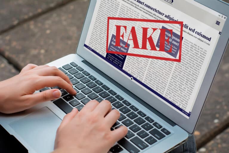 פייק ניוז הגיע גם לכתבי עת מדעיים. המחשה: depositphotos.com