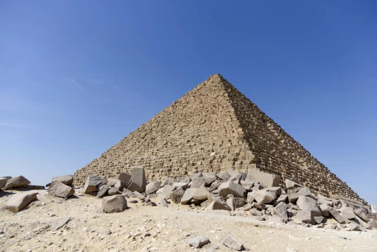 פירמידת מנקורה (Menkaure) בגיזה. . המחשה: depositphotos.com