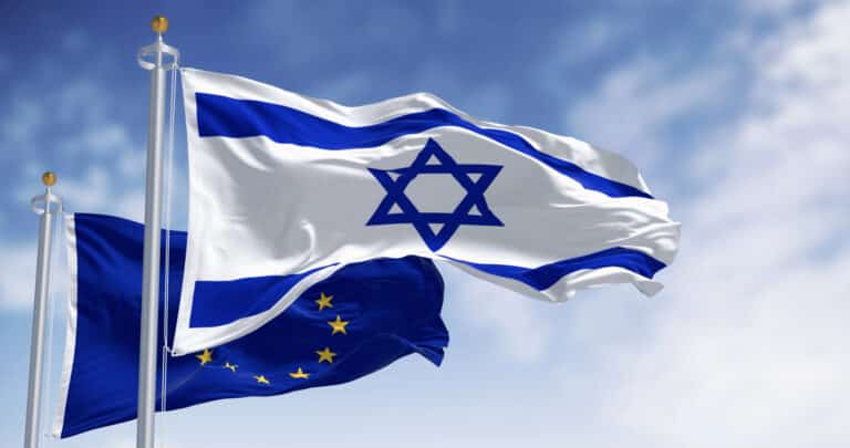 דגלי ישראל והאיחוד האירופי. שיתוף פעולה מדעי פורה. המחשה: depositphotos.com