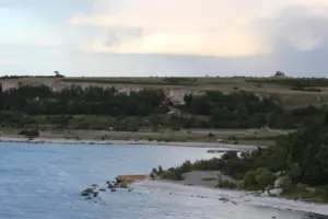 منظر لكهف ستورا بورفار في جزيرة ستورا كارلسا، السويد. حقوق الصورة: يان أبيل / جامعة ستوكهولم