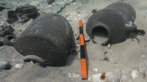 اكتشاف جرار أثرية على ساحل دور. الصورة: جامعة حيفا