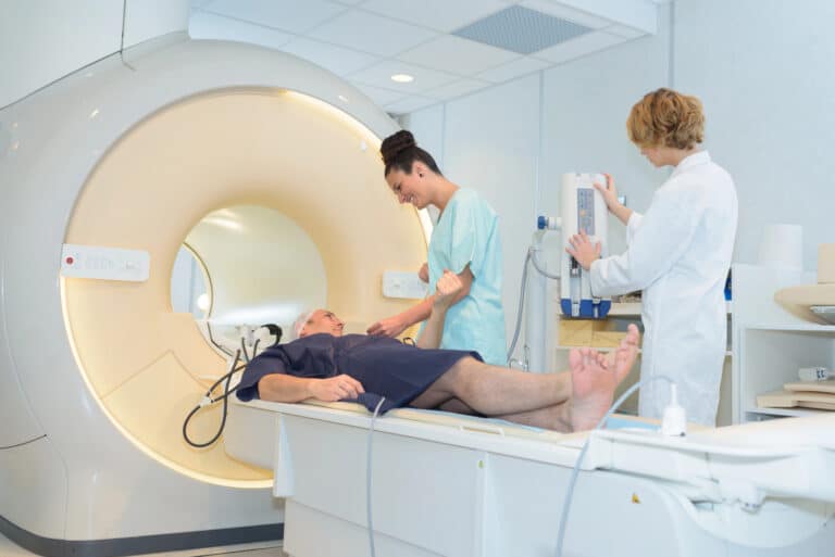 מטופל עובר סריקה ב-MRI. המחשה: depositphotos.com