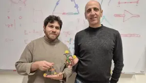 Prof. Yair Shokef and student Tomer Siglov. Photo: Tel Aviv University Spokesperson