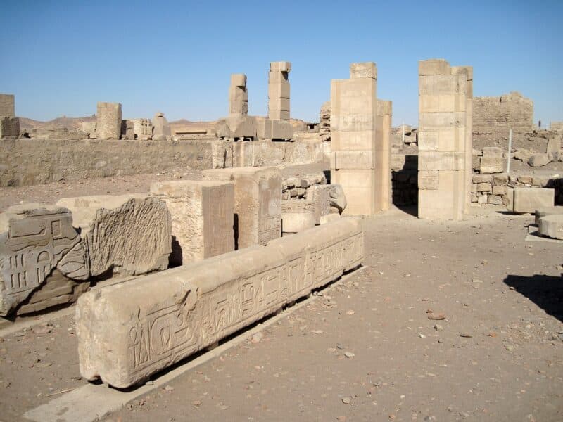 המקדש היהודי באי יב באסואן שבמצרים. מתוך ויקימדיה