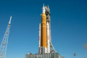 مركبة أرتميس 2 الفضائية على متن صواريخ الإطلاق SLS في 2 فبراير 2026. حقوق الصورة: ناسا/جون كراوس
