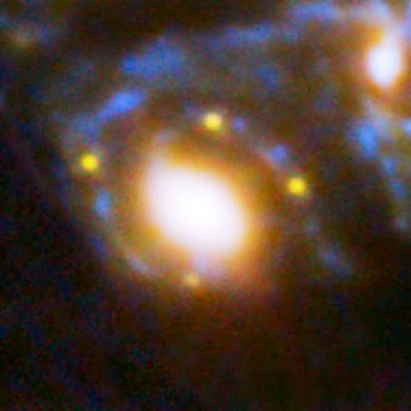 כיתוב תמונה: תמונת האבל של צביר גלקסיות שיצר כמה הופעות של סופרנובה רחוקה באמצעות עדשת כבידה. הופעה מחודשת של SN Requiem בשנה הקרובה או הבאה עשויה לסייע במדידה חדשה של קבוע האבל. קרדיט: Steven Rodney/University of South Carolina; Gabriel Brammer/Cosmic Dawn Center/Niels Bohr Institute/University of Copenhagen; Image Processing: Joseph DePasquale/STScI