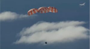 שניות לפני הנחיתה של החללית ארטמיס 2. צילום מסך: נאס"א