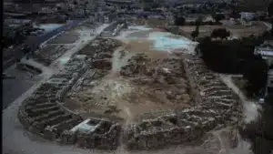 ميدان سباق الخيل القديم في جرش، موقع مقبرة جماعية تعود إلى عصر الطاعون. حقوق الصورة: كارين هندريكس، جامعة سيدني.