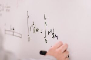 جذور اللغز: عندما تفشل معادلة التنقل. المصدر: بيكسلز