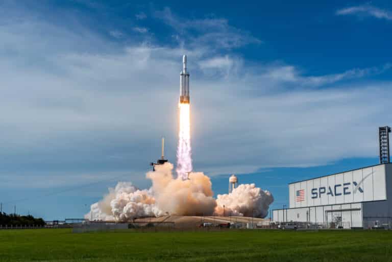 25 ביוני 2024: משגר Falcon Heavy של SpaceX נראה משגר את לוויין מזג האוויר GOES-U עבור NOAA ממתחם השיגור LC-39A של נאס"א בקייפ קנוורל, פלורידה. אילוסטרציה: depositphotos.com