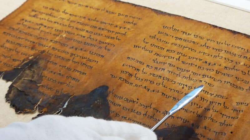 A huge study will try to find out where the Judean Desert Scrolls were written.