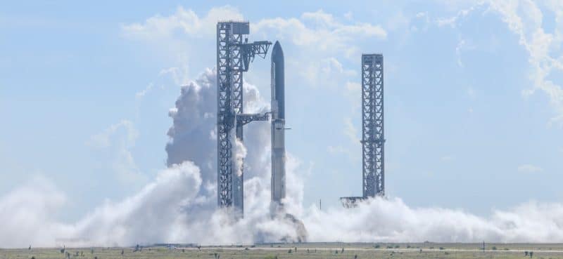 סטארשיפ על כן השיגור לקראת טיסת המבחן ה־14 של SpaceX