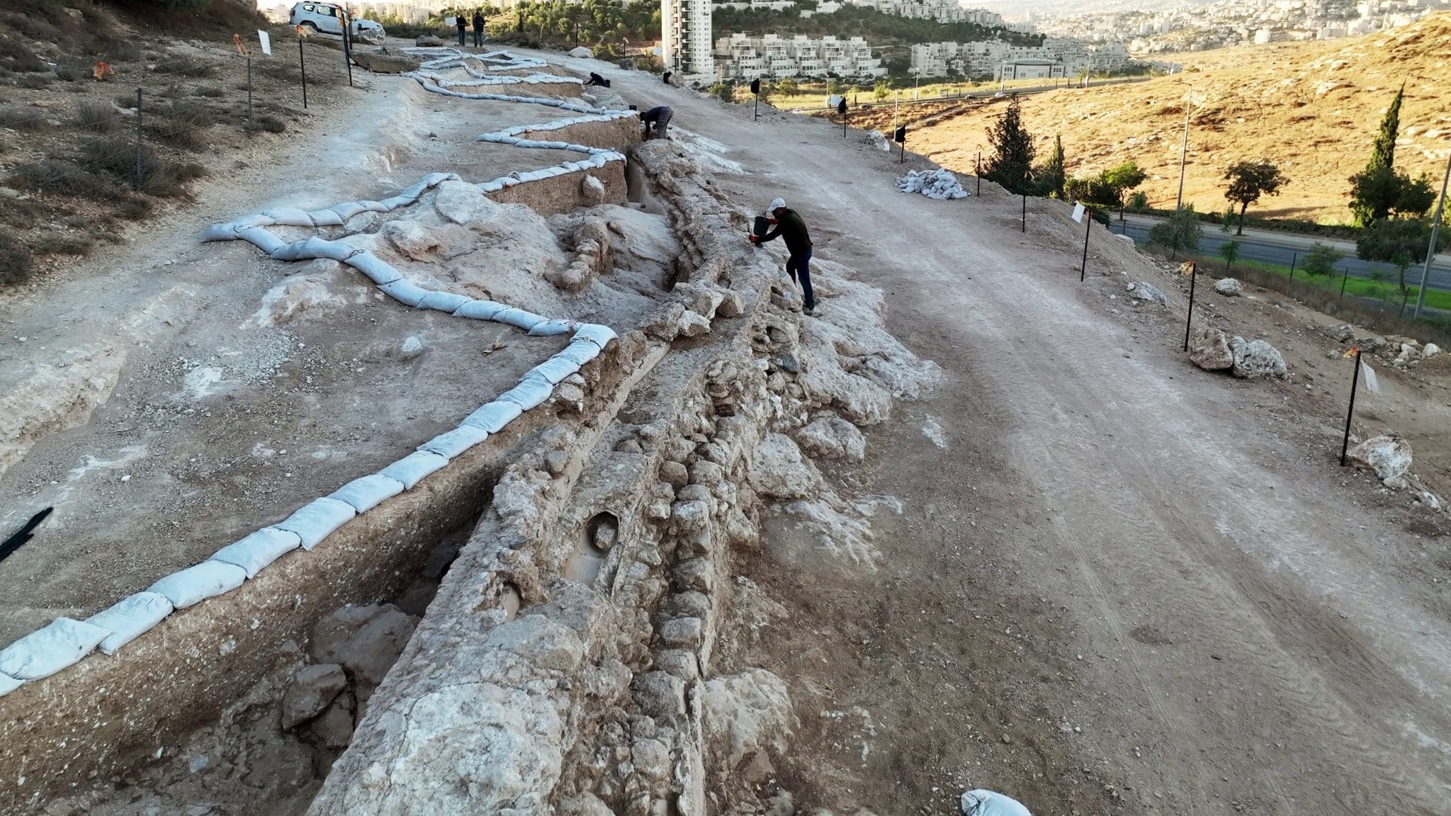 אמת המים התחתונה לירושלים שנחשפה בחפירה ליד רמת רחל